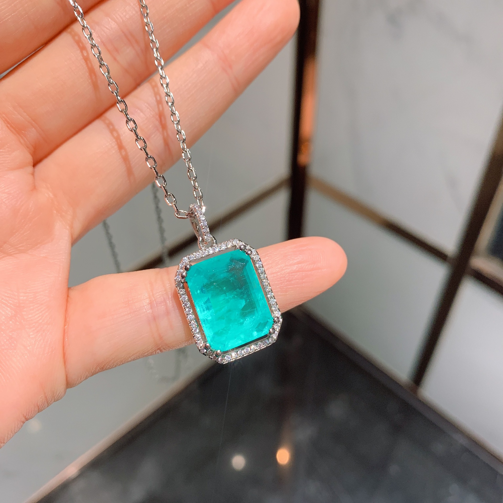 Pendentif bleu lac