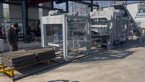 Línea de producción de bloques totalmente automática con sistema de curado/máquina de fabricación de bloques Elevadores/vibración hidráulica, 1 unidad - Product Image 2