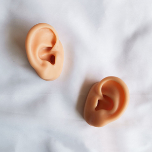 Toptan özel silikon modeli dövme delinme uygulama simülasyon insan vücut parçası kulak Piercing modeli silikon ekran - Product Image 3