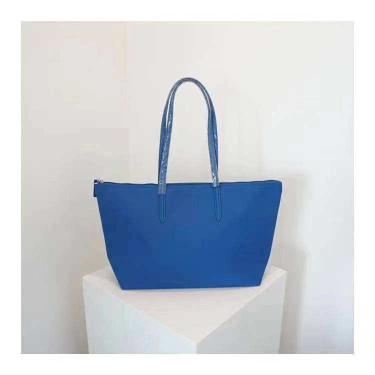 สีฟ้าเที่ยงคืน