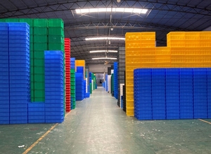 Contenedores de mano de rotación de nido de almacenamiento logístico de alta resistencia, caja móvil de plástico con tapa, caja grande de pared sólida rectangular de 80L