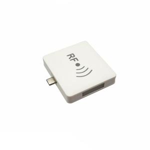 860-960MhzポータブルハンドヘルドUHFRFID AndroidOTGリーダーUSBRFIDリーダーUHF範囲1MType-cインターフェースとAPKおよびSDK - Product Image 1