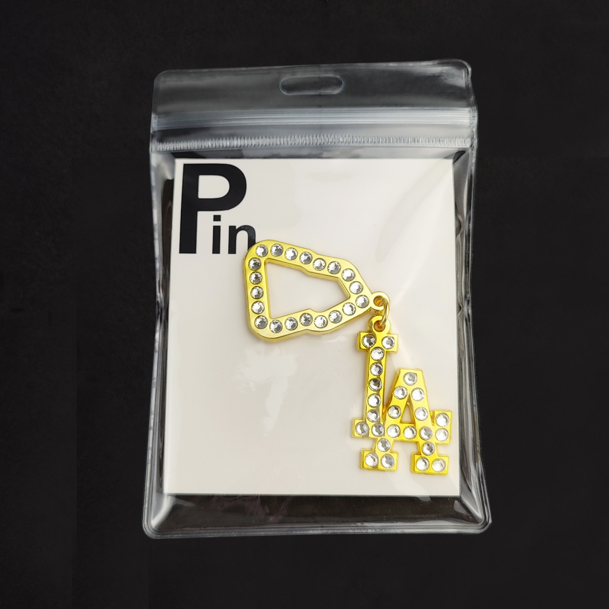 081 pendentif casquette