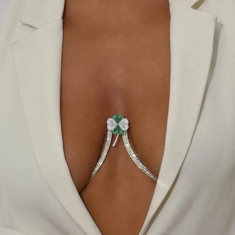 Bincho Klub Malam Bikini Bra Rantai Puting Menusuk Empat Daun Semanggi Berlian Imitasi Dada Brace Tubuh Rantai Wanita