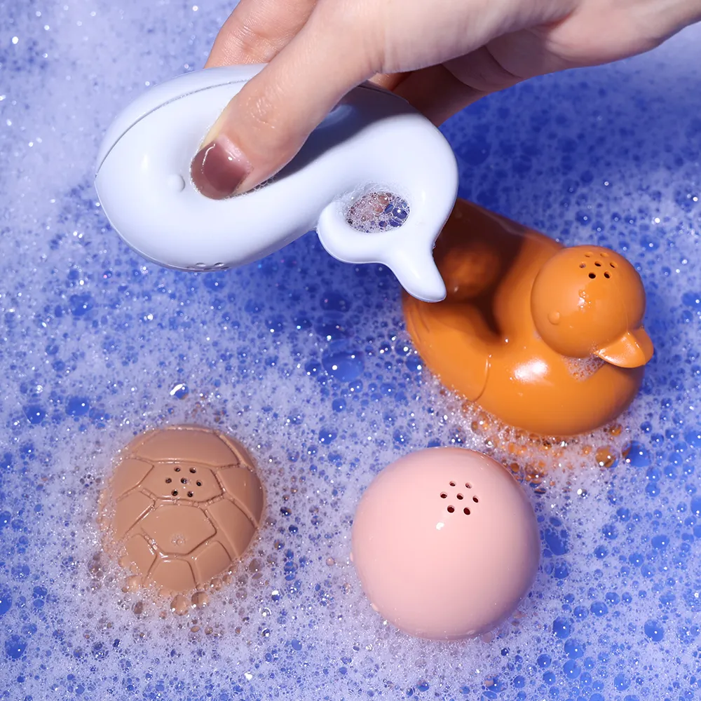 Bak mandi bebek silikon ramah lingkungan, semprotan air gelembung mainan mandi anak-anak kustom kartun hewan untuk anak-anak