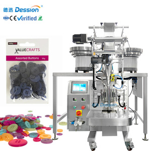 Máquina de embalaje de botones de ropa de conteo de disco doble automático de fácil operación Máquina de embalaje vertical de bolsa de pellets pequeña - Product Image 1