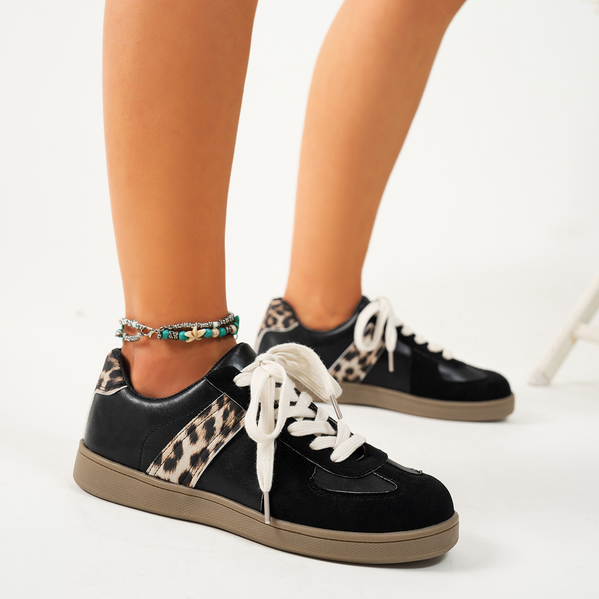 estampado de leopardo negro