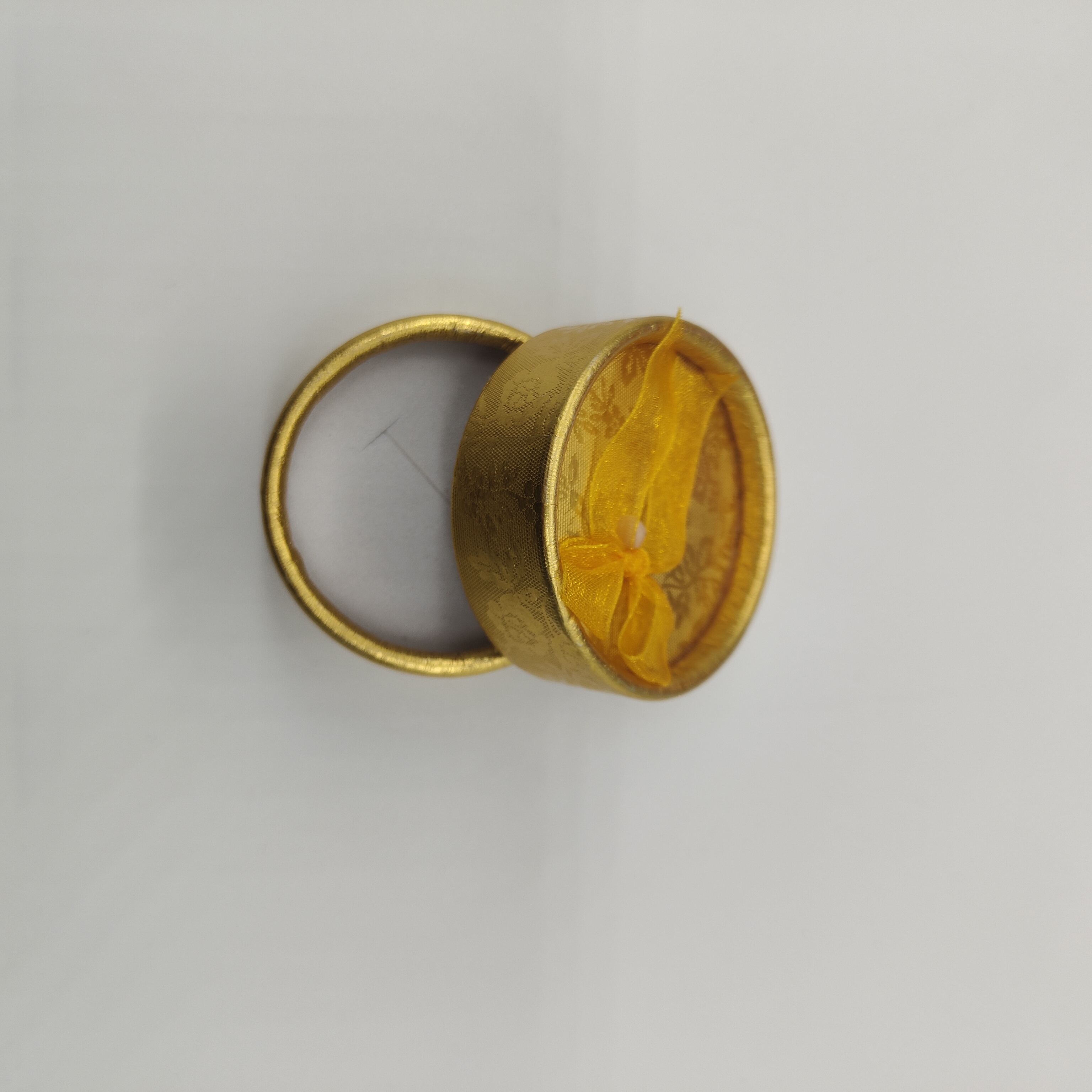 สีเหลือง