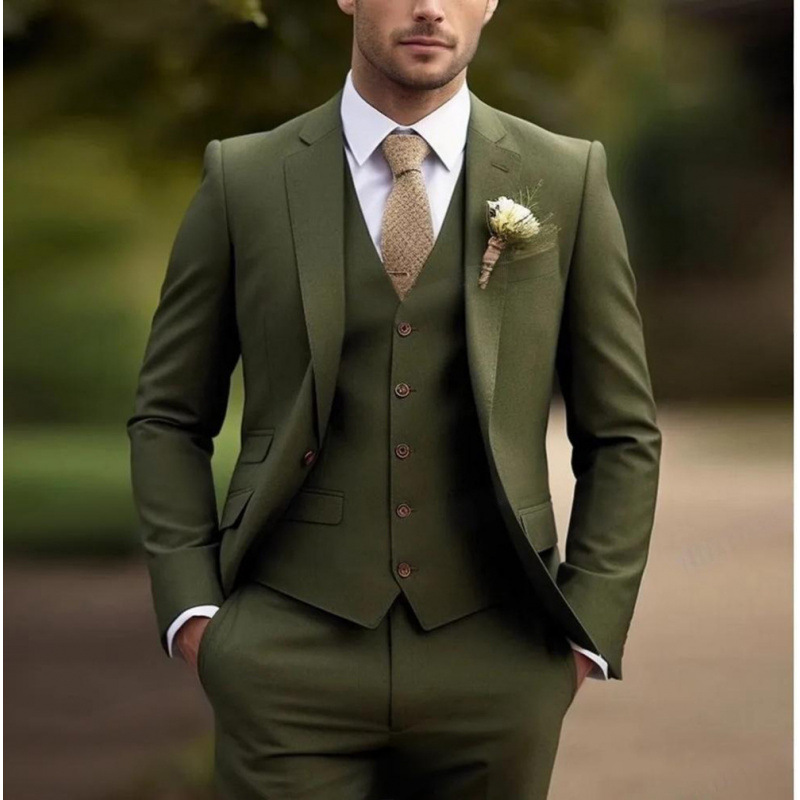 Gilet verde e pantaloni eleganti