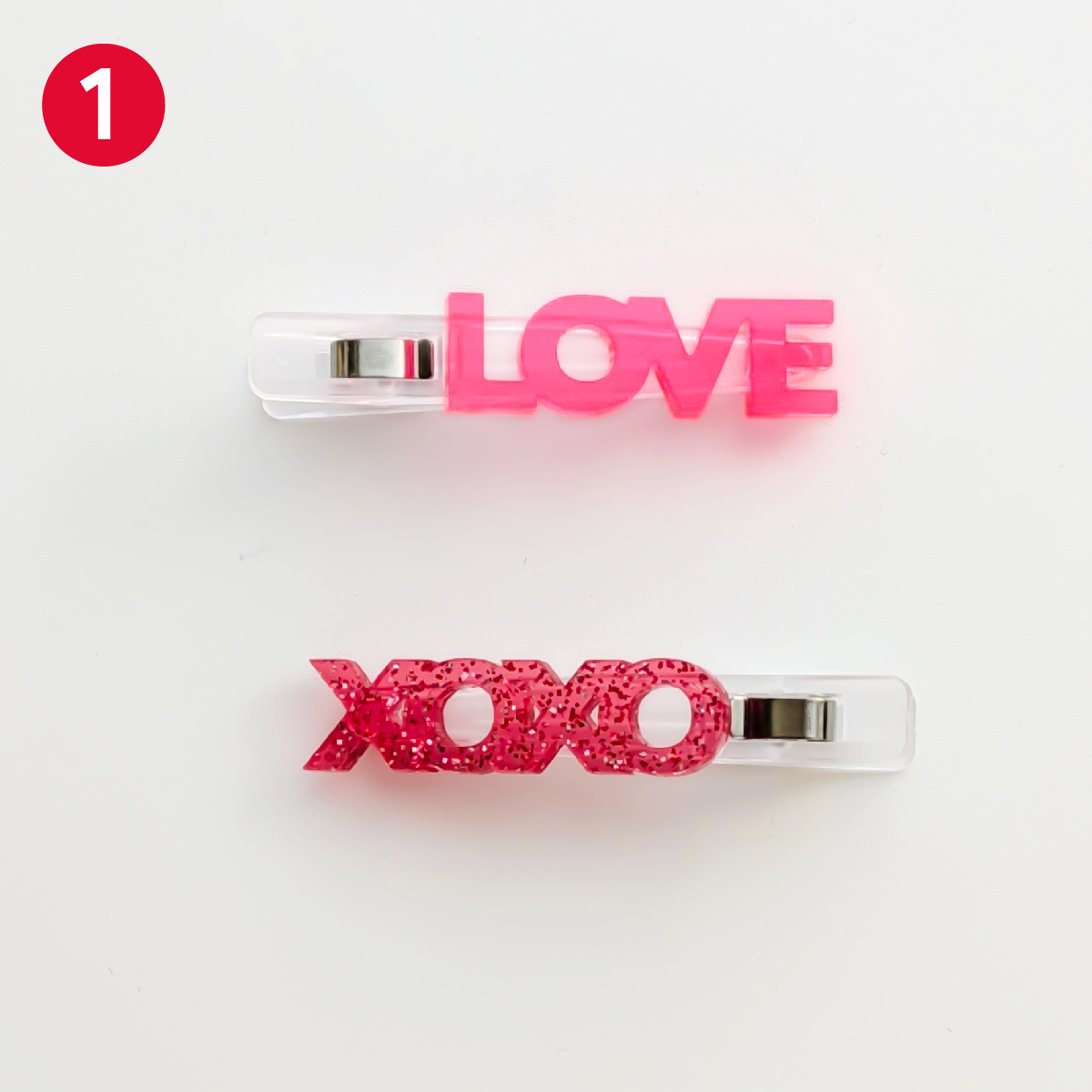 1. Juego de pinzas para el cabello LOVE & XOXO