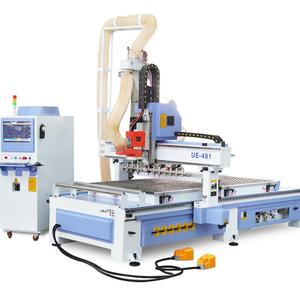 Máquina de tallado CNC Quick ATC enrutador de carpintería automático para la fabricación de puertas - Product Image 1