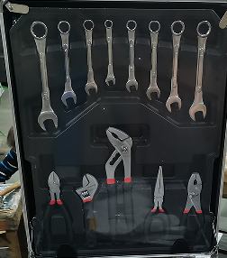 186件家用工具套装，配有银铝拉杆箱、汽车修理工具包工具箱和车轮 - Product Image 2