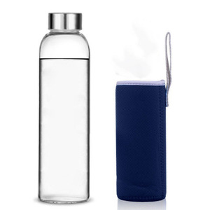 מכירה לוהטת עגול צורת צבע 500 ml מבודד מותאם אישית נייד שתיית ורוסיליקט זכוכית מים בקבוק עם ניאופרן שרוול