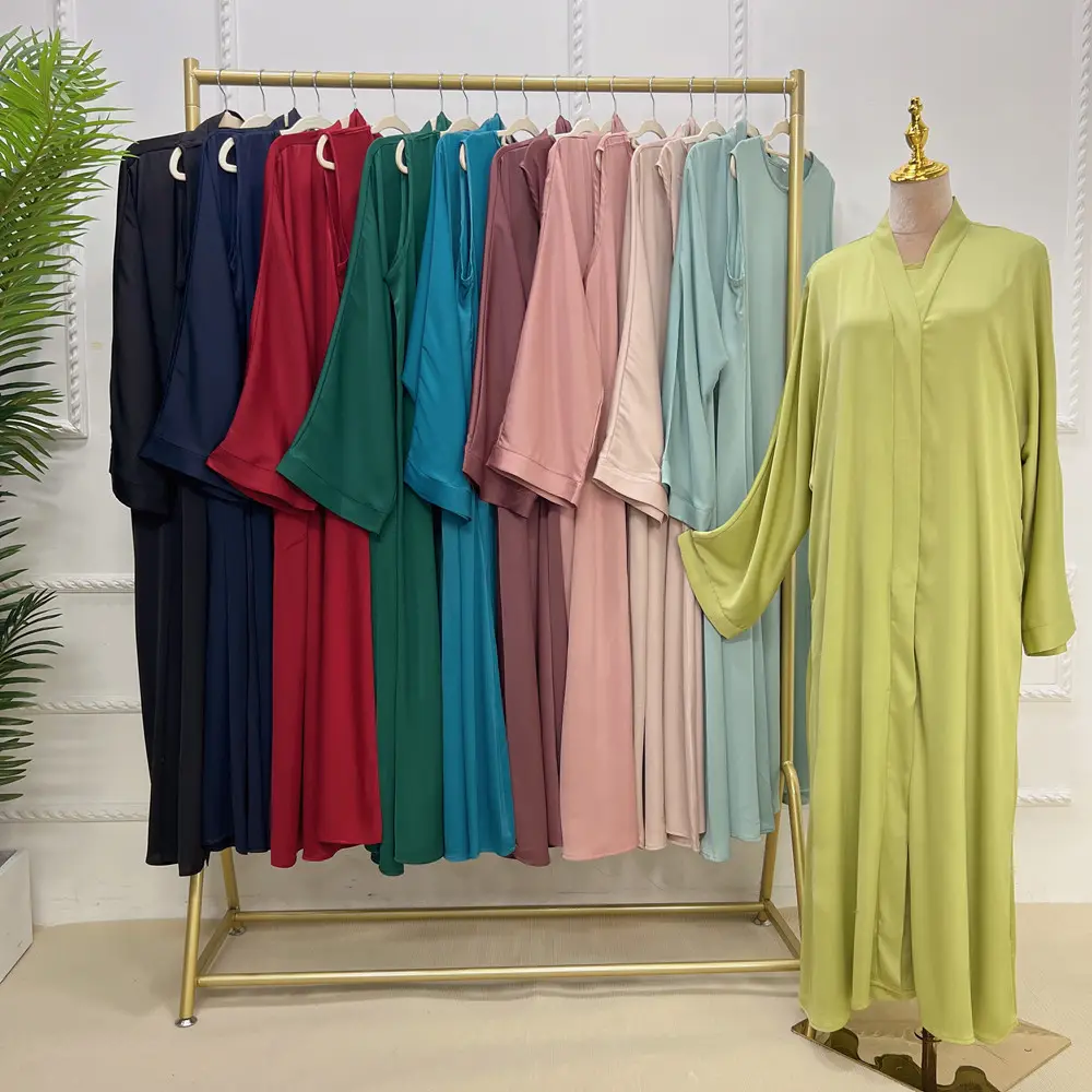 Pakaian Muslim Abaya Terbuka Satin Turki Desain Terbaru 2023 Gaun Wanita Muslim Abaya Sederhana dengan Kancing