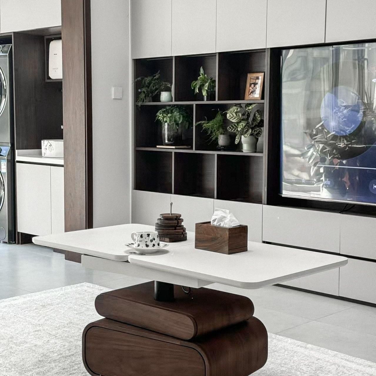 Mobile folding height-adjustable coffee table/dining table