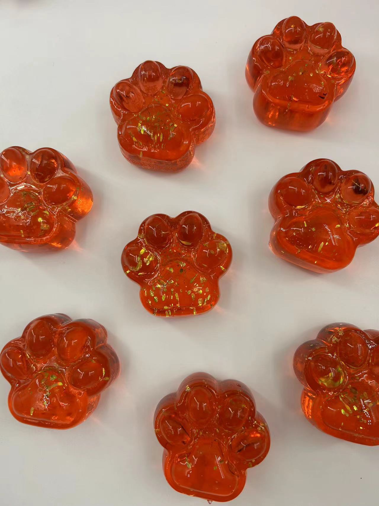 Cat paw-dazzling red