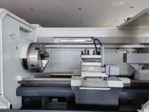 Alta Qualidade 1100mm Guideway Largura <span class=keywords><strong>CNC</strong></span> Máquina Torno 640mm Eixo Bore 8 Mandris Ferramenta de Torneamento para Heavy Duty Usinagem FANUC