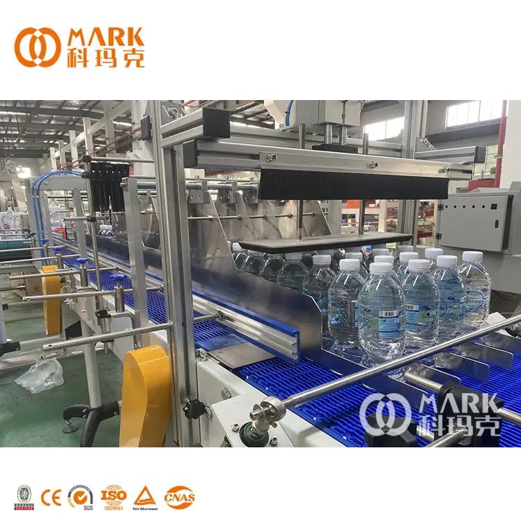 מכונת מילוי בקבוקי פלסטיק אוטומטית מלאה במפעל ייצור מי שתייה