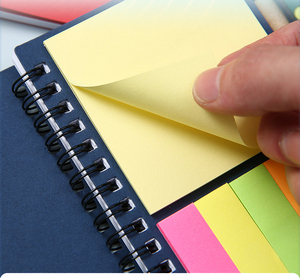Bloc de notas con cubierta de papel Kraft en espiral con logotipo personalizado promocional barato con notas adhesivas y bolígrafo ecológico - Product Image 4