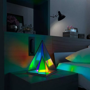 2022新しいスタイルのモダンなクリエイティブテーブル照明ルービックキューブピラミッドRGBパーティーLEDナイトライトホリデークリスマスに最適なギフト - Product Image 1