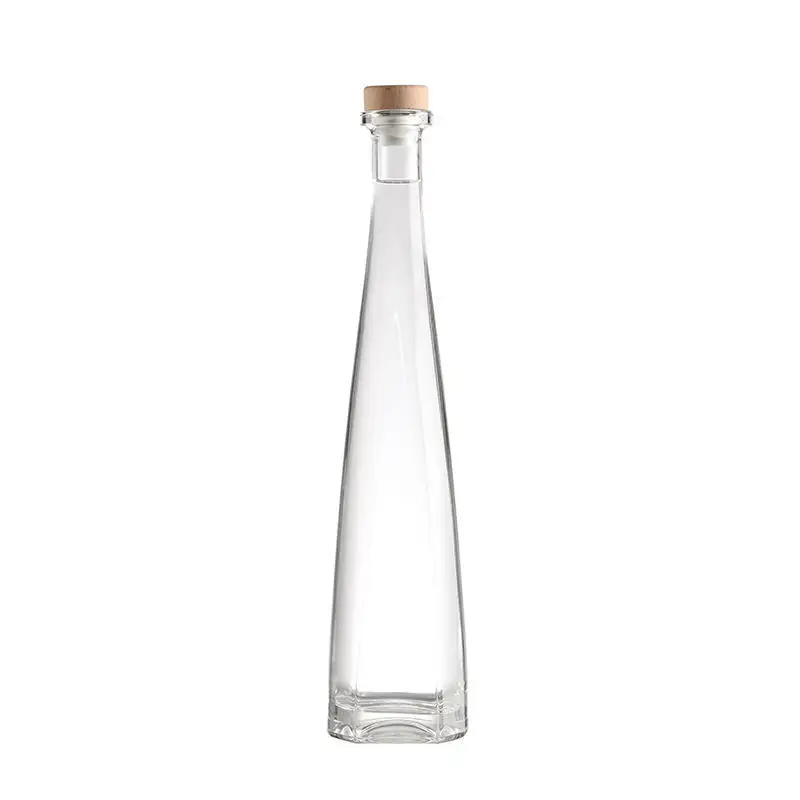 Bottiglia di whisky di tequila a forma di triangolo produttore di bottiglie di vetro di liquore da 700ml bottiglia di spirito di rum di vodka vuota per brandy