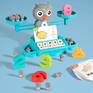 Juguete de balanza digital de plástico, juego de letras a juego, ortografía y conteo, juguetes de aprendizaje preescolar