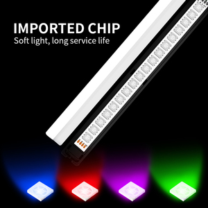 La lampada a LED per la decorazione d'interni dell'automobile può essere programmata per controllare il colore della luce ed è facile da installare - Product Image 3
