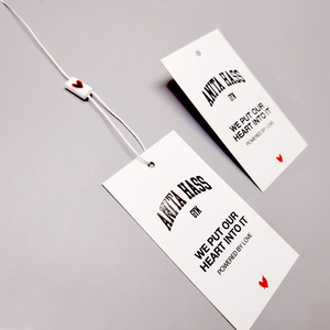 Fabricante de etiquetas colgantes de plástico en relieve personalizado con diseño de patrón de corazón de bloqueo de bucle de cuerda para prendas, bolsos, zapatos con logotipo de marca - Product Image 5