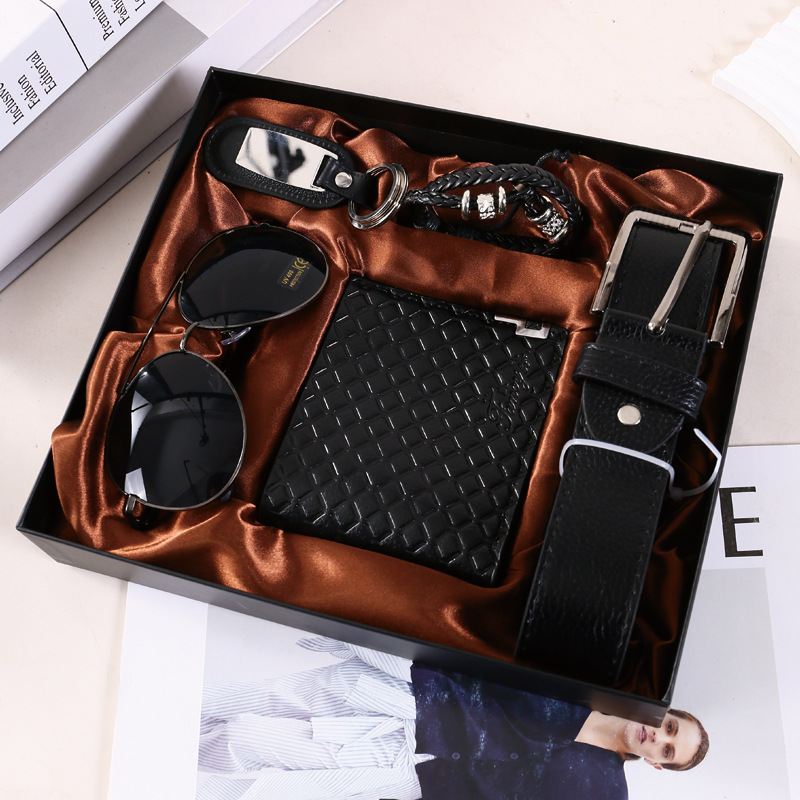 M3218-3 - Billetera + Gafas + Cinturón + Pulsera + Llavero + Caja de Regalo