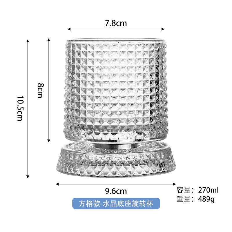 Tasse pivotante à base de cristal au design à carreaux