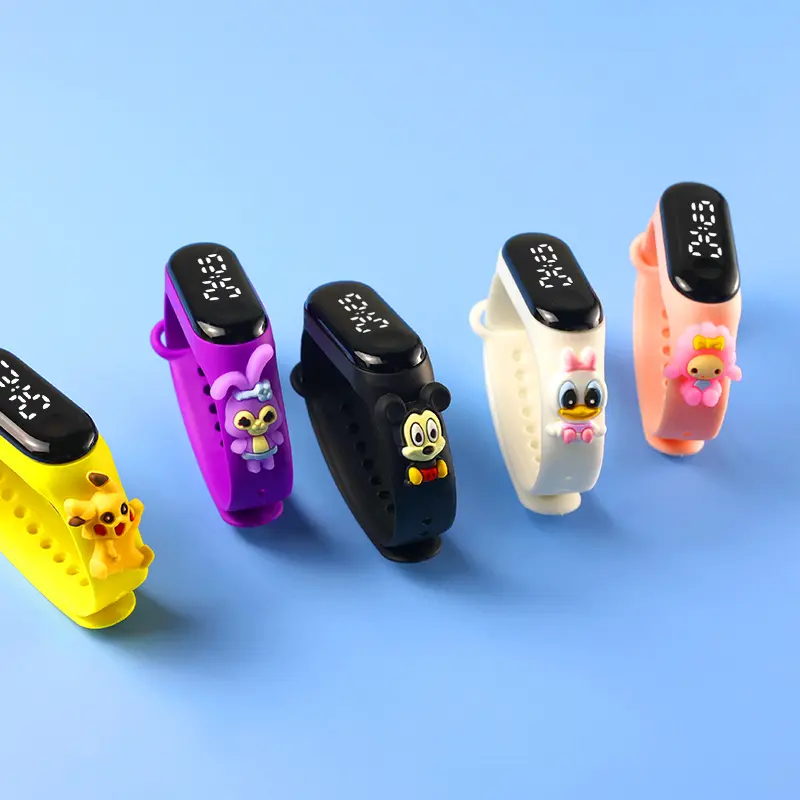 Échantillons gratuits Montre numérique M7 pour enfants très vendue Montre-bracelet Spider-man au design animal pour enfants Montre intelligente tactile pour enfants
