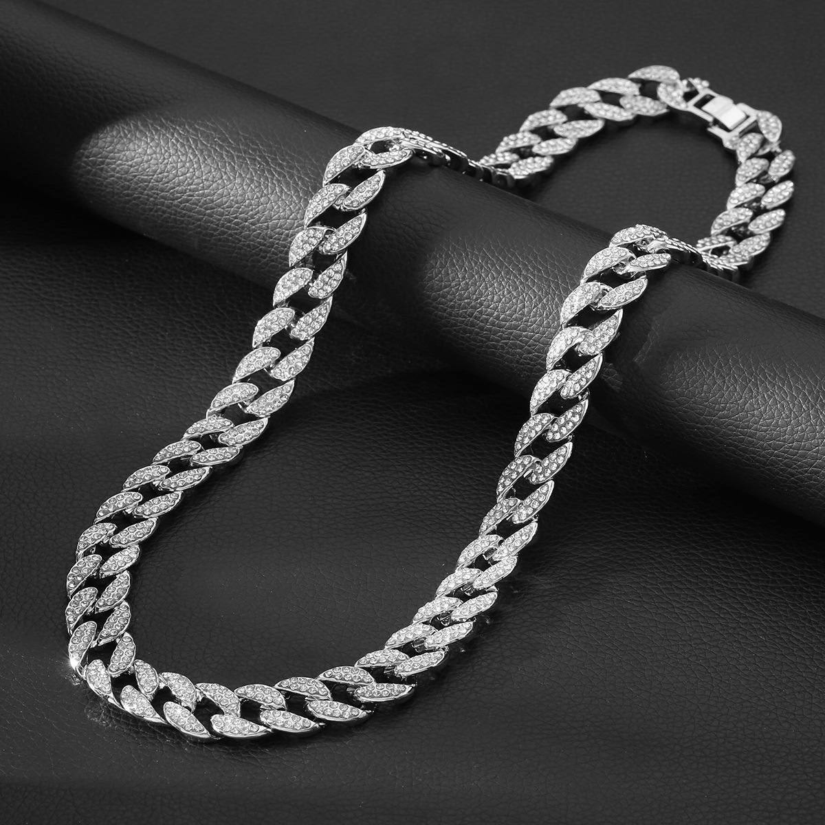 Collier blanc K16mm * 24 pouces (60cm)