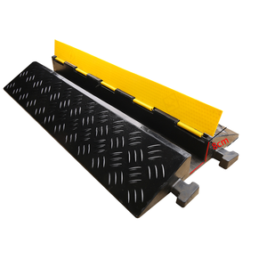 Dış yol 3 kanallı zemin köprü koruyucusu için PVC kapak kauçuk elektrik kablo koruyucu apronu ile güvenlik hız kamburu - Product Image 6