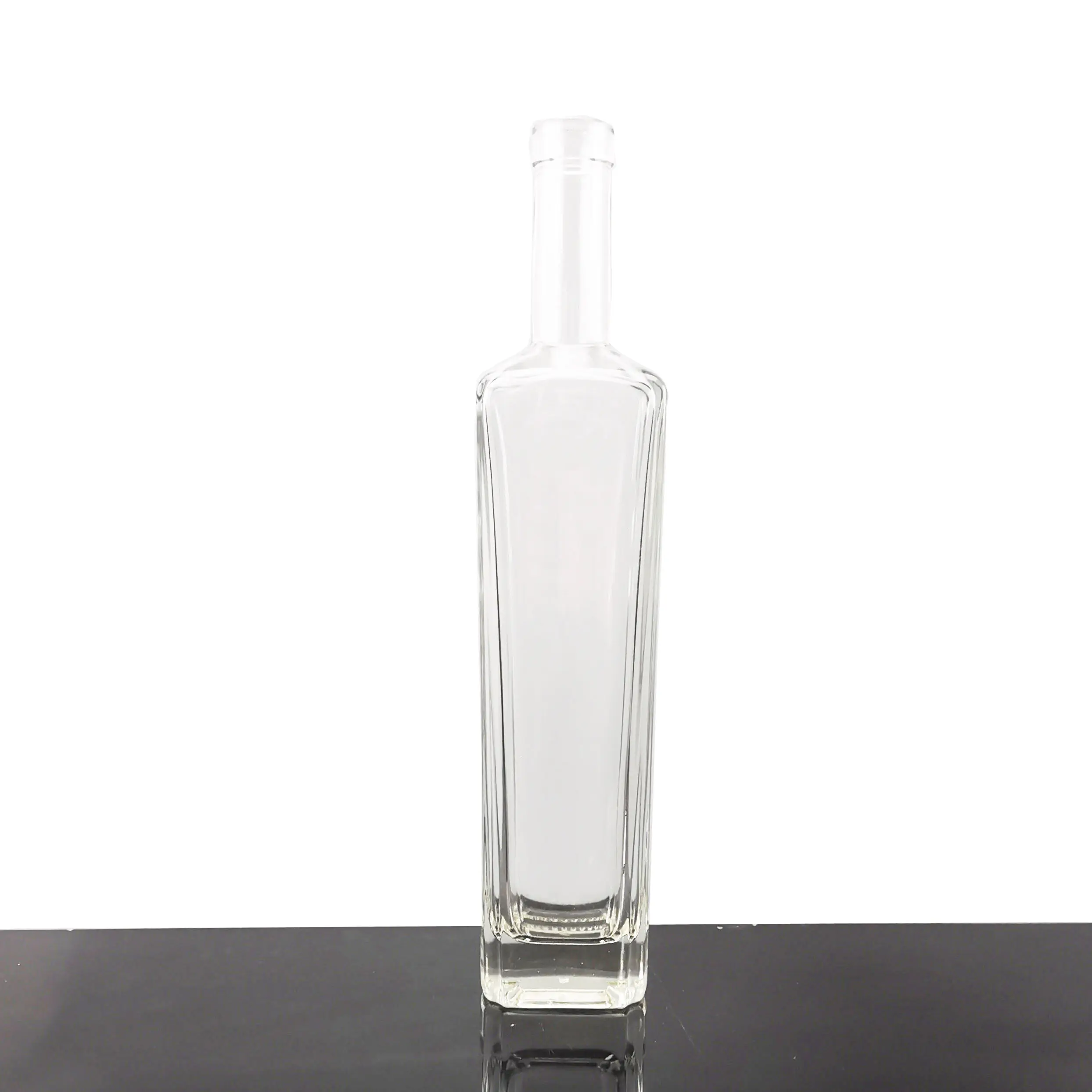 Garrafa de conhaque Super Flint 700ml corpo de vidro de alta capacidade com decoração agradável e superfície de gravura para uso industrial de bebidas espirituosas