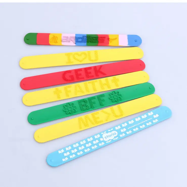 All'ingrosso natale bagliore In arcobaleno scuro per bambini In Silicone personalizzato Slap bracciali larghi bracciali a Led Slap Band bracciale