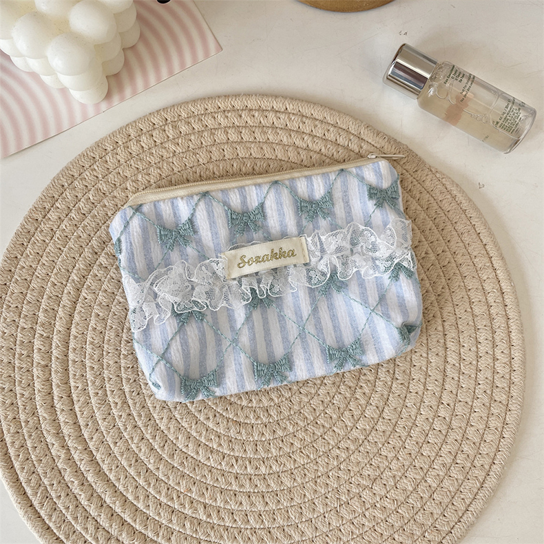 Vertical stripe blue