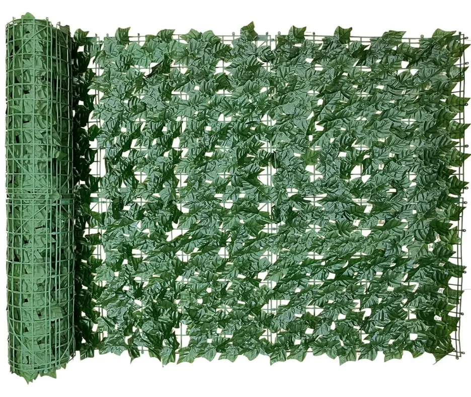 سياج سياج تحوط اصطناعي مع أوراق لفافة خضراء لفافة من ورق الكرمة اللبلاب الصناعي مع شاشة لفافة للخصوصية في الشرفة
