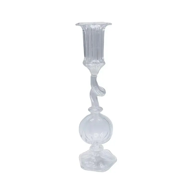 Castiçal de vidro transparente decorado com vela cônica