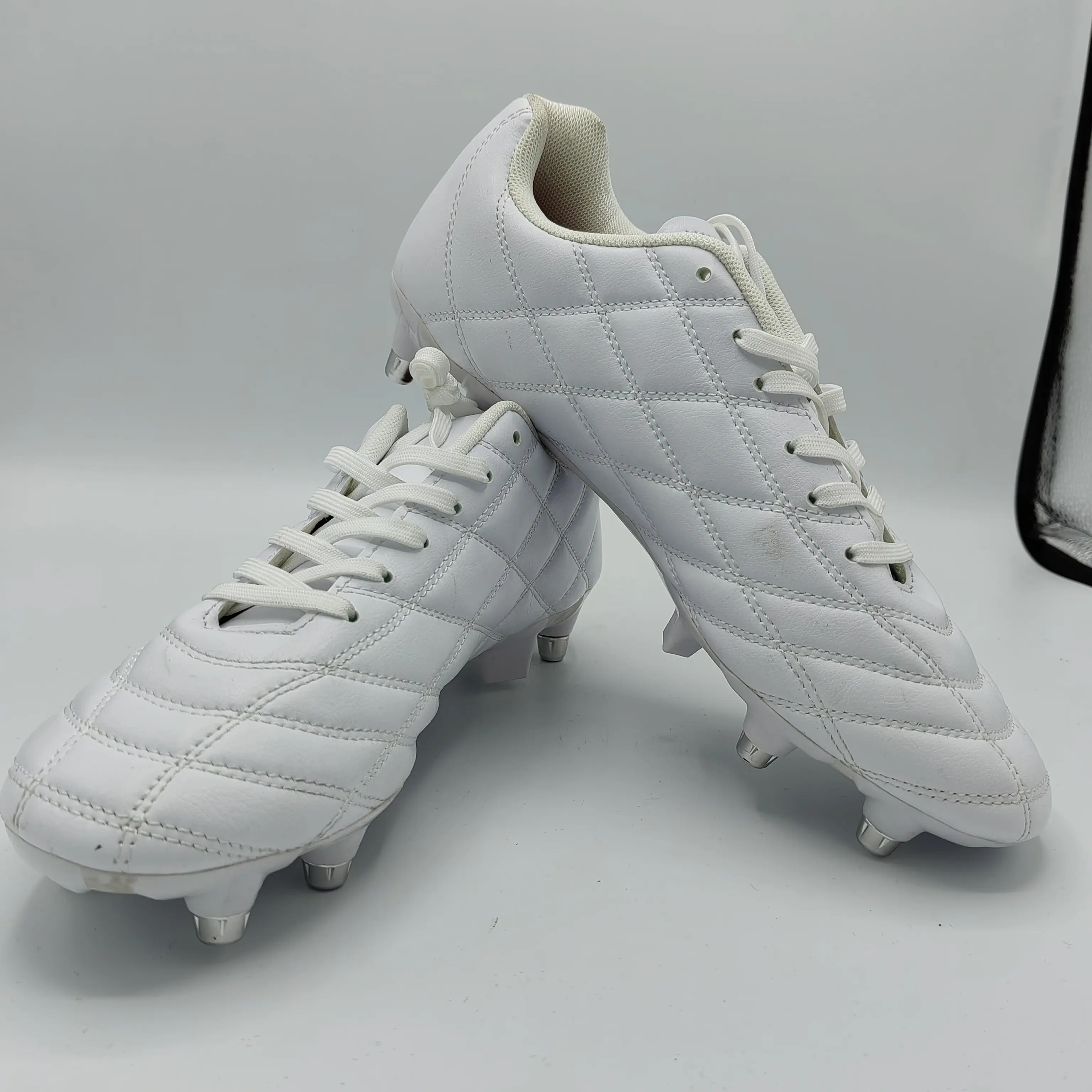 Fabrika fiyata futbol oyuncuları için profesyonel futbol ayakkabıları özelleştirmek