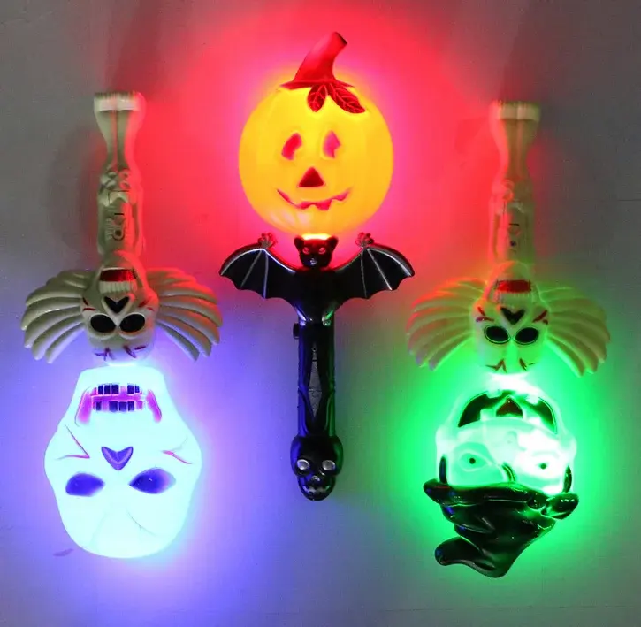 La mejor venta Magic Led Halloween Glowing Stick Pumpkin Witch Wand con Holiday Props Music Party
