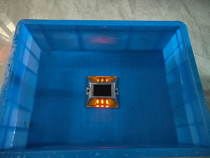 IP68アルミニウム反射<span class=keywords><strong>LED</strong></span>ロードマーカーキャットアイソーラーロードスタッド両面フラッシュ