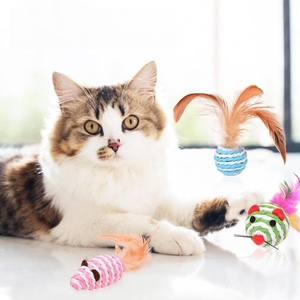 Juguetes de ratón de sisal para gatos grandes con cola de plumas y hierba gatera para masticar y rascar gatos, juguete interactivo para ratones hechos en China - Product Image 2