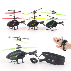El sensörü ile yeni uçan helikopter ve çocuklar için uzaktan kumanda oyuncak uçak izle piller içerir - Product Image 4