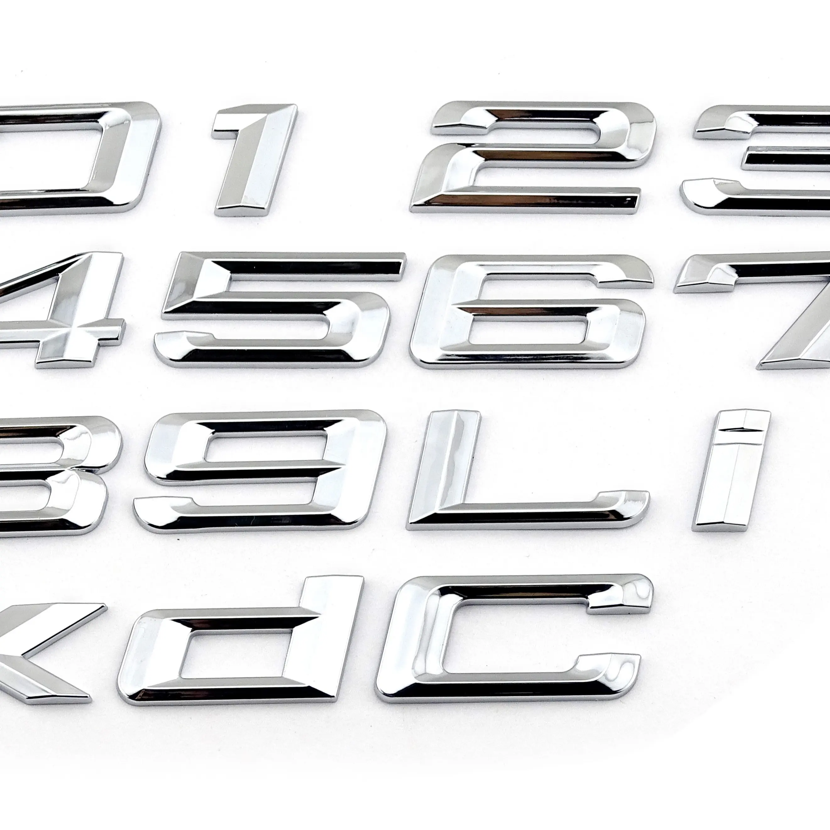 Adesivo per carrozzeria auto con lettere e numeri cromati 3D