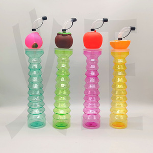 Promosyon 500ml çocuklar için saman bardak parti noel su bardağı ile karikatür kapak PET plastik malzeme