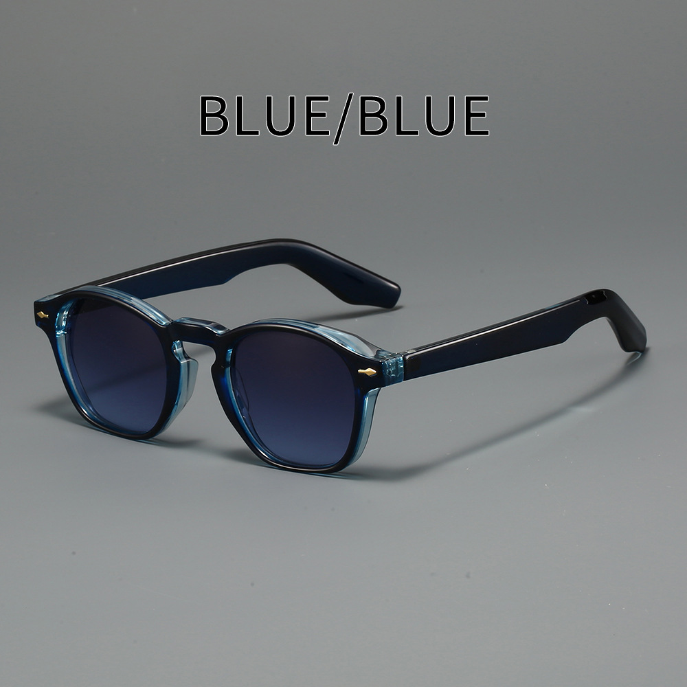 Moule en cuivre, cadre bleu, gris.