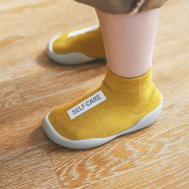 Sıcak satış bebek ayakkabıları ilk yürüyüşe yürümeye başlayan bebek kız çocuklar yumuşak kauçuk taban Unisex kaymaz örgü çorap bebek ayakkabı