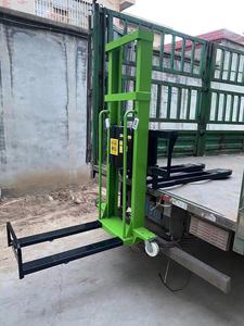 Electric Forklift With a Weight of 1000 Kilograms Automatic Lifting and <strong>Unloading</strong> <strong>Loading</strong> and <strong>Unloading</strong> and Handling of Goods