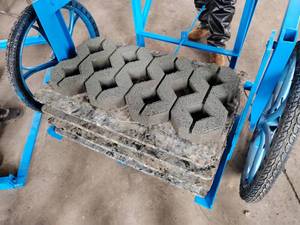 Máquina de enclavamiento automático de alta calidad, bloques de enclavamiento automático para pavimentación y construcción, maquinaria de fabricación de ladrillos popular en 2024 - Product Image 6