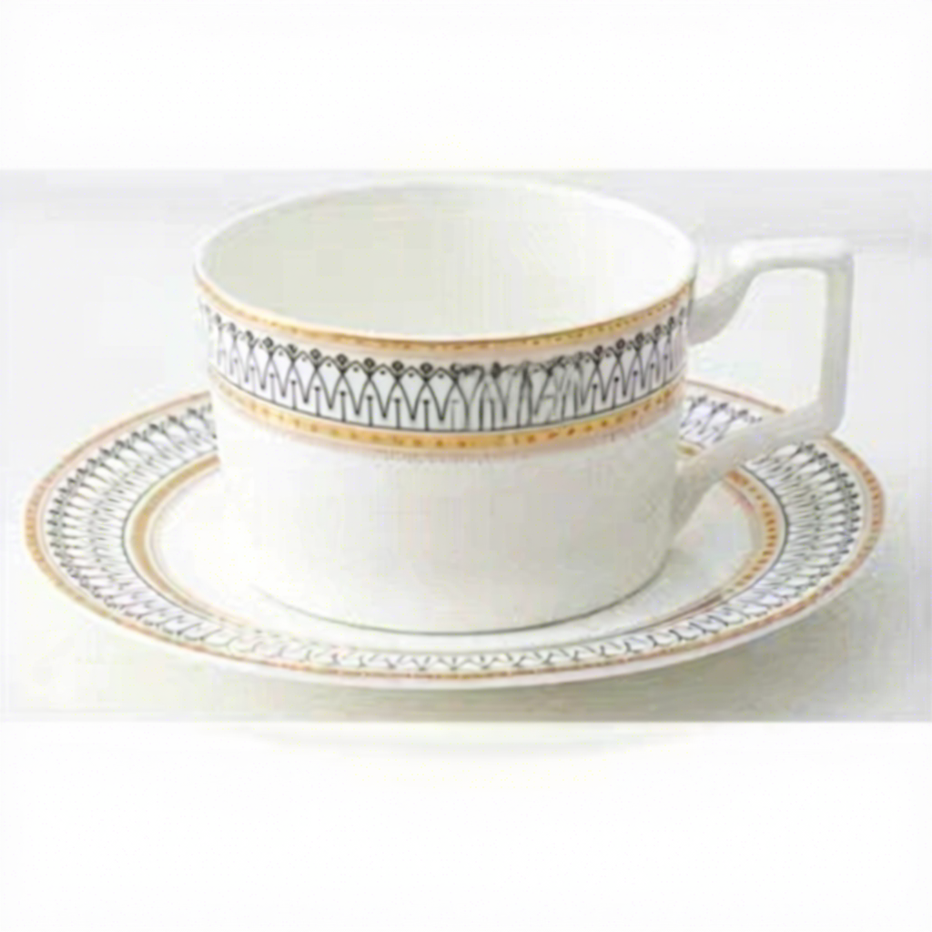 Ensemble de tasses à café blanches - soucoupe dorée